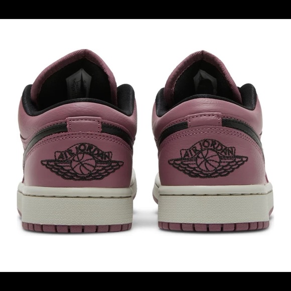 Women’s Air Jordan 1 Low - Picture 3 of 7